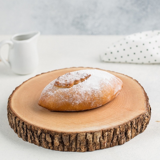 Пирожок со смородиной и яблоком