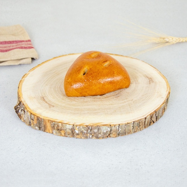 Пирожок с курицей и грибами